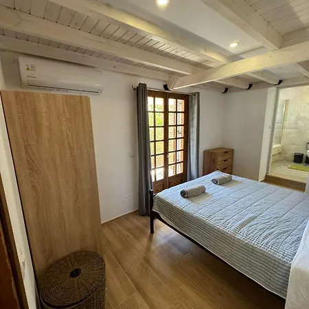 Case de vacanță Alex's Seafront Lefkimmi