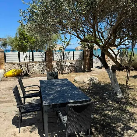 בית נופש Alex's Seafront