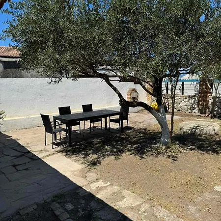 Alex's Seafront בית נופש *
