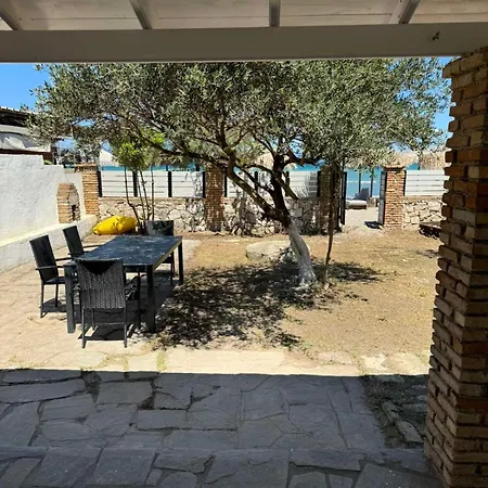 Alex's Seafront Holiday home