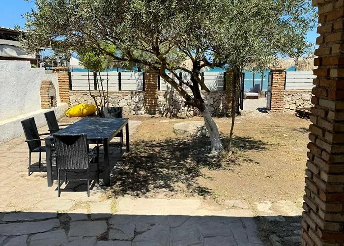 Alex's Seafront Holiday home